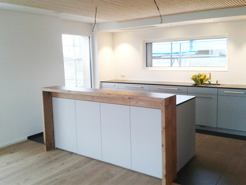 Küche mit Massivholzbar